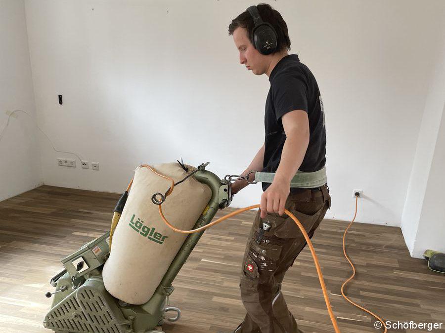 Parkettleger Felix: Auf den Untergrund kommt es an