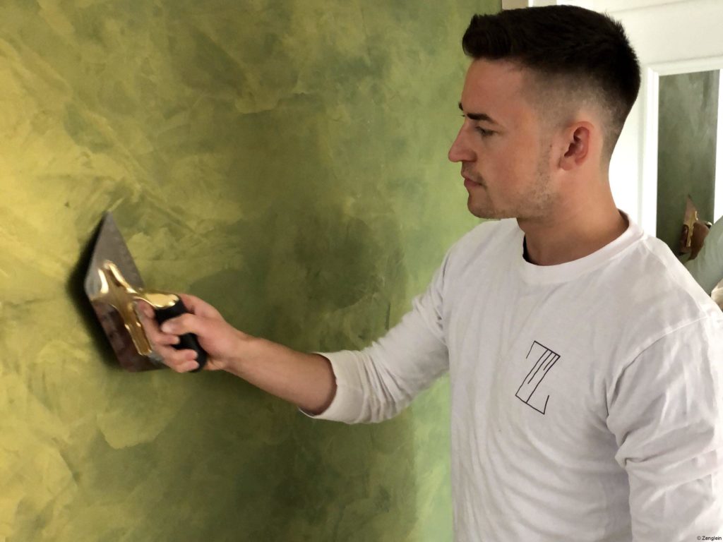 Miami lässt grüßen: Maler Philipp kreiert Wände im Kroko-Look