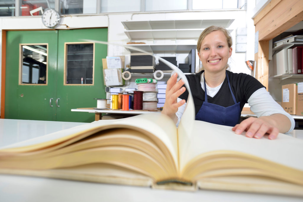 Zum Welttag des Buches 2015: Buchbinder-Ausbildung und der Kaiser von China als Kunde