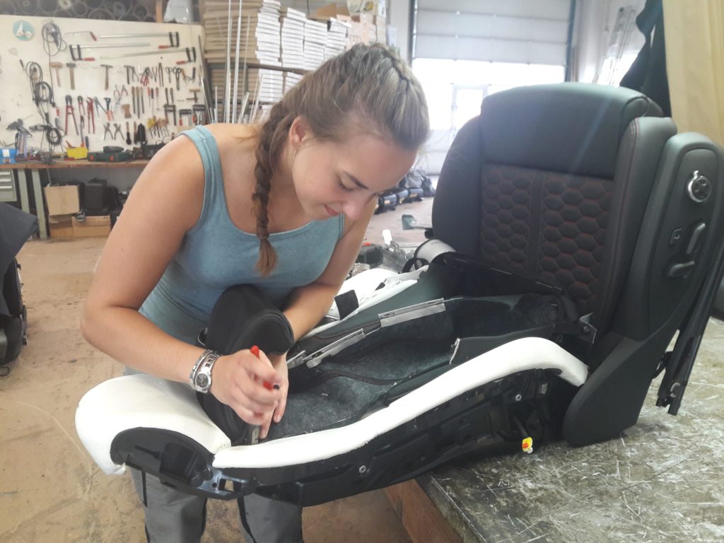 Fahrzeugsattlerin Theresa: Der perfekte Sitz