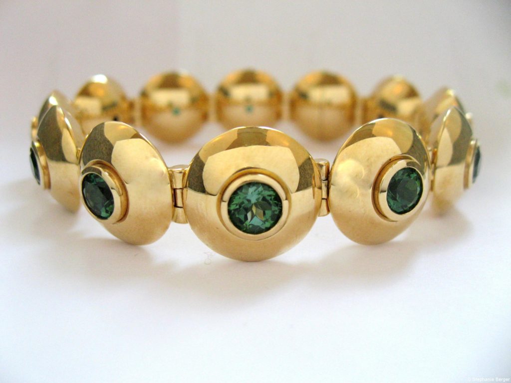 Goldschmiedin Stephanie macht Menschen glücklich