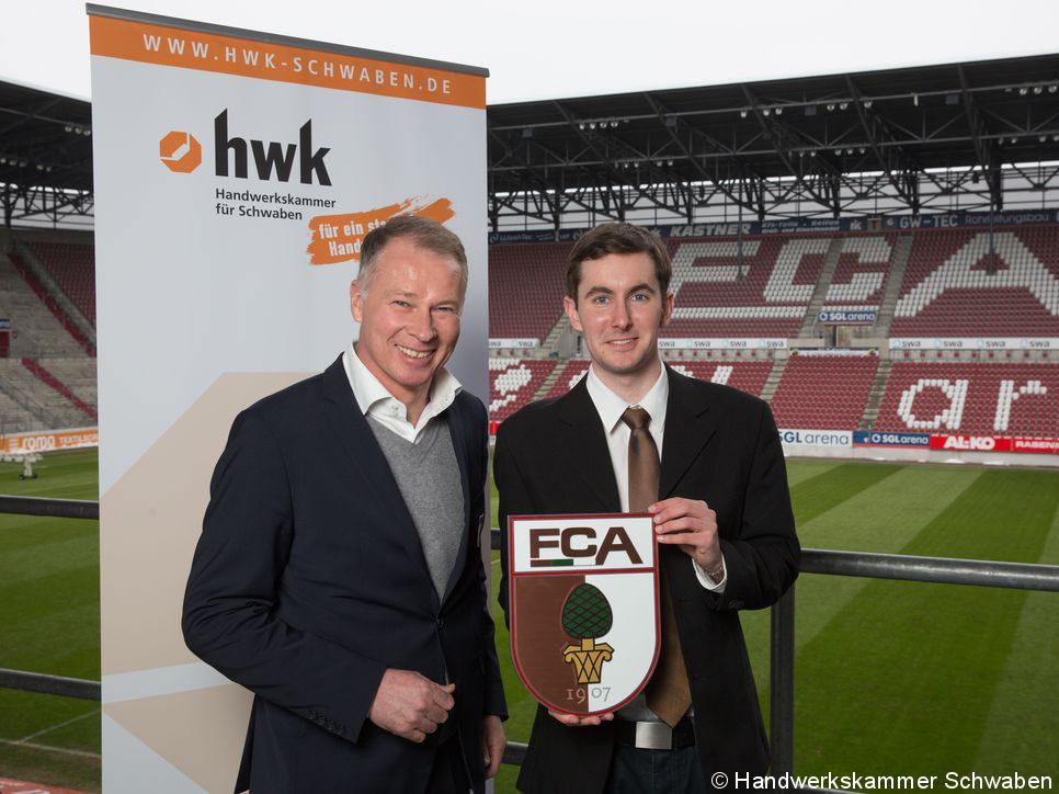 Graveur-Ausbildung: Handwerk meets FC Augsburg