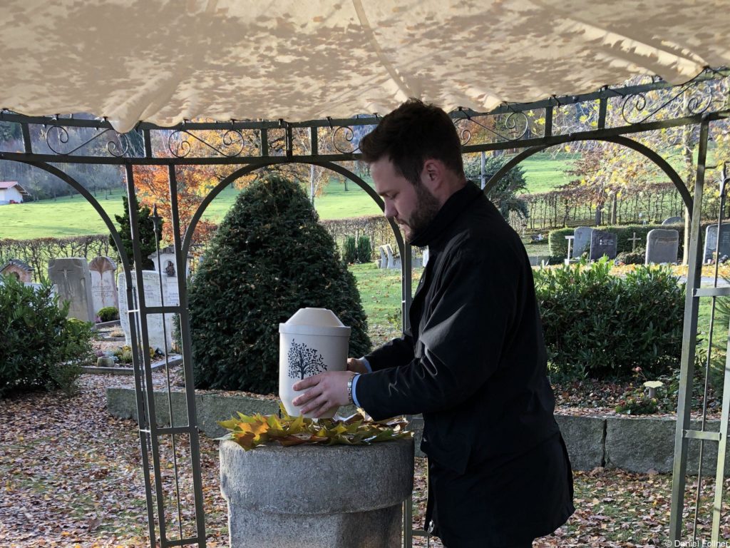 Bestatter Daniel: Mit professionellem Abstand nah an den Menschen