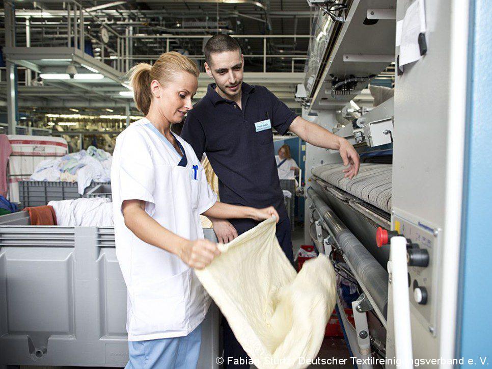 Ab in die Reinigung: Textilreiniger sind die Fleckenretter